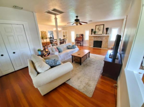 Dorado Historic Cottage, Refreshing Cottage Comfort, 2mi from beach